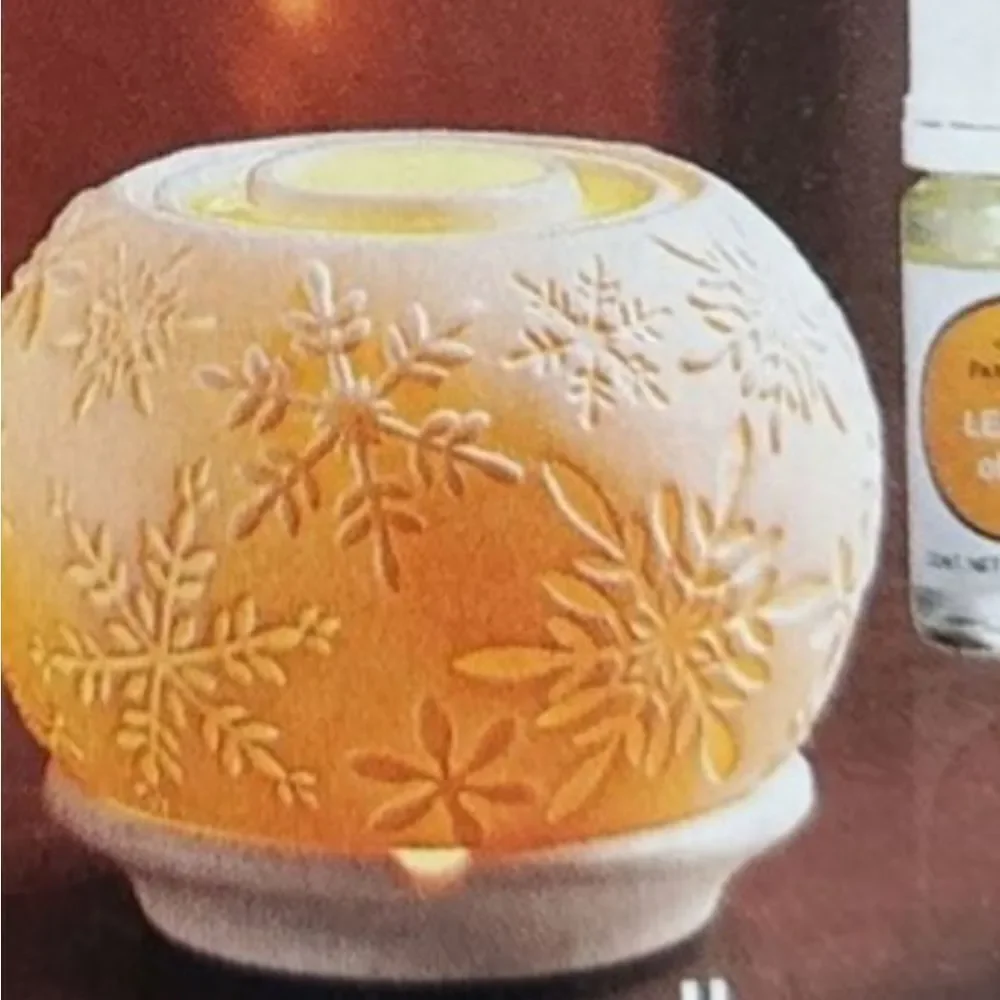 💜PartyLite Ivory Snowflake Illuminescents Fragrance Warmer - Picture 2 of 12